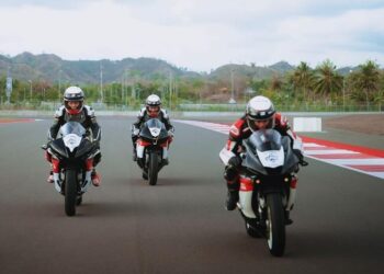 Artis-Artis Tampan Ini Motoran di Sirkuit Mandalika
