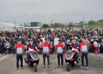 Joan Mir dan Luca Marini Beri Energi Positif ke Ratusan Karyawan AHM Serta Bikers PCX