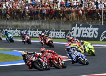 Marco Bezzecchi Juara Sprint Race MotoGP San Marino 2025 di Depan Valentino Rossi, Marc Marquez Crash